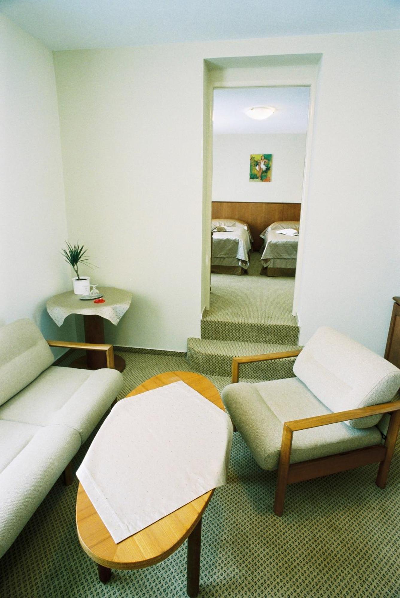 Park Hotel Tartuf Beladice Extérieur photo