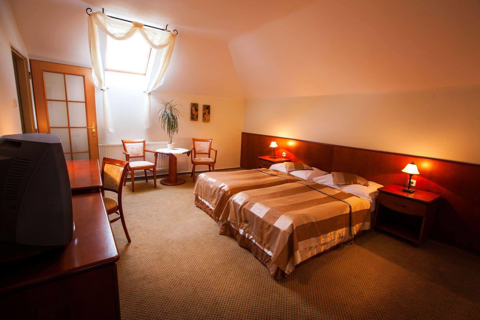 Park Hotel Tartuf Beladice Extérieur photo