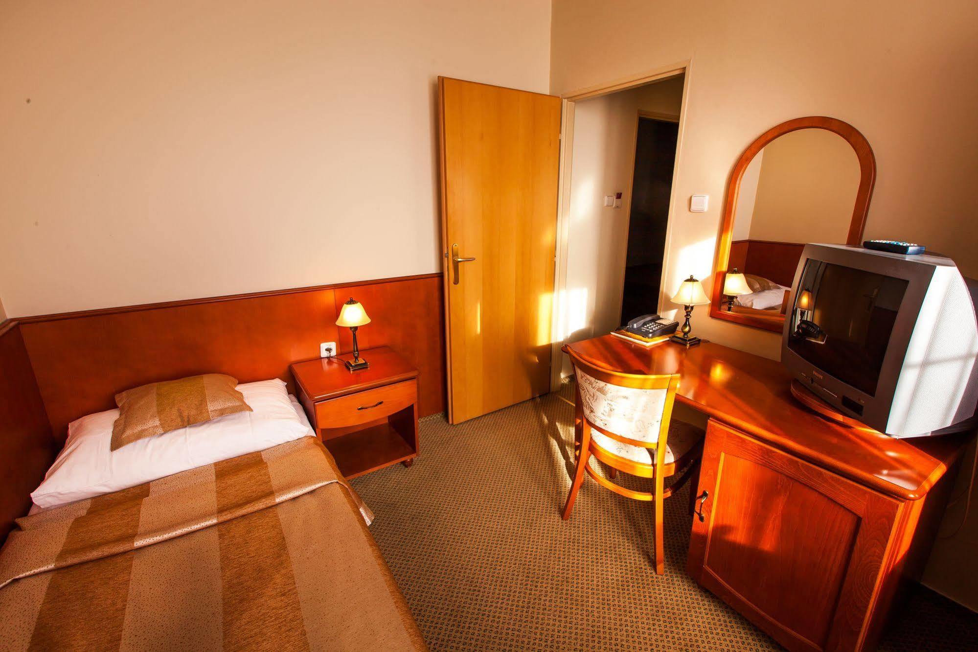 Park Hotel Tartuf Beladice Extérieur photo