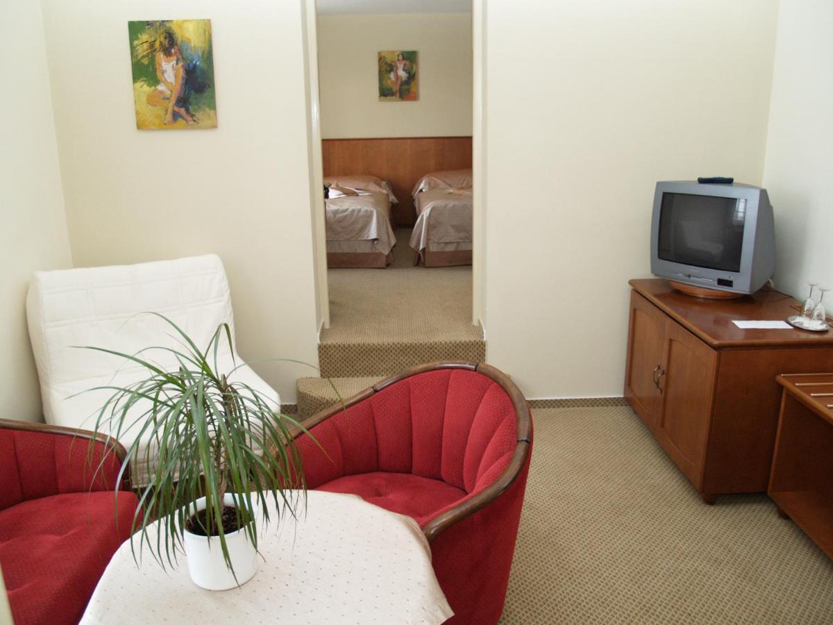 Park Hotel Tartuf Beladice Extérieur photo